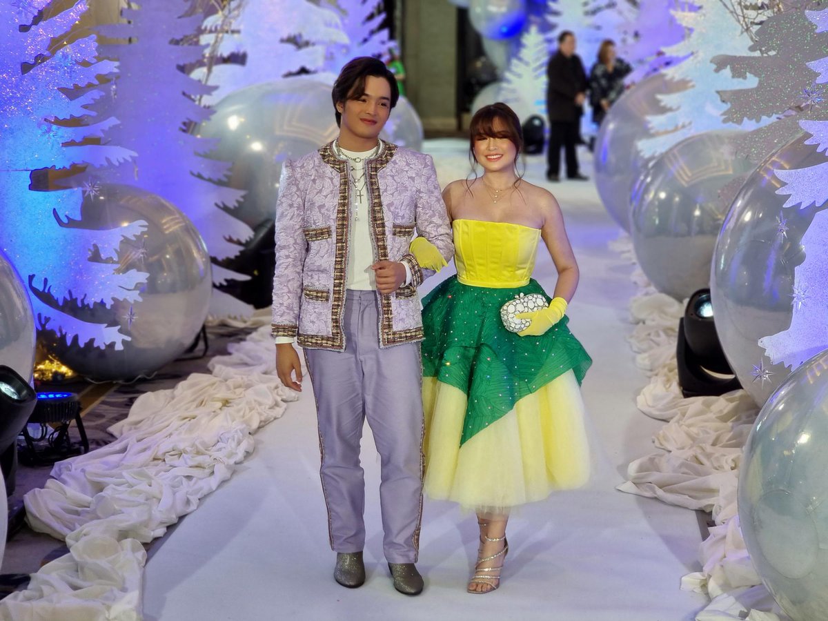 KDLex are here! Alexa Ilacad and KD Estrada are together at the Star Magical Christmas event. #StarMagicalChristmas #StarMagic30