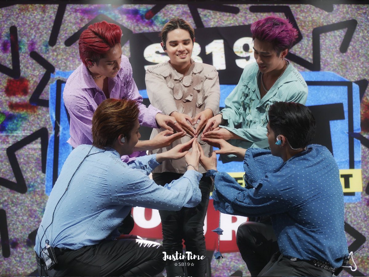 JustinTime_98's tweet photo. 221127 SB19 at WYAT Tour Singapore 

"MAHEARTLIMA" 💙

D-DAY WYATTourSingapore
@SB19Official #SB19                   
#WYATTourSG #WYATTour https://t.co/2cb4g29NWT