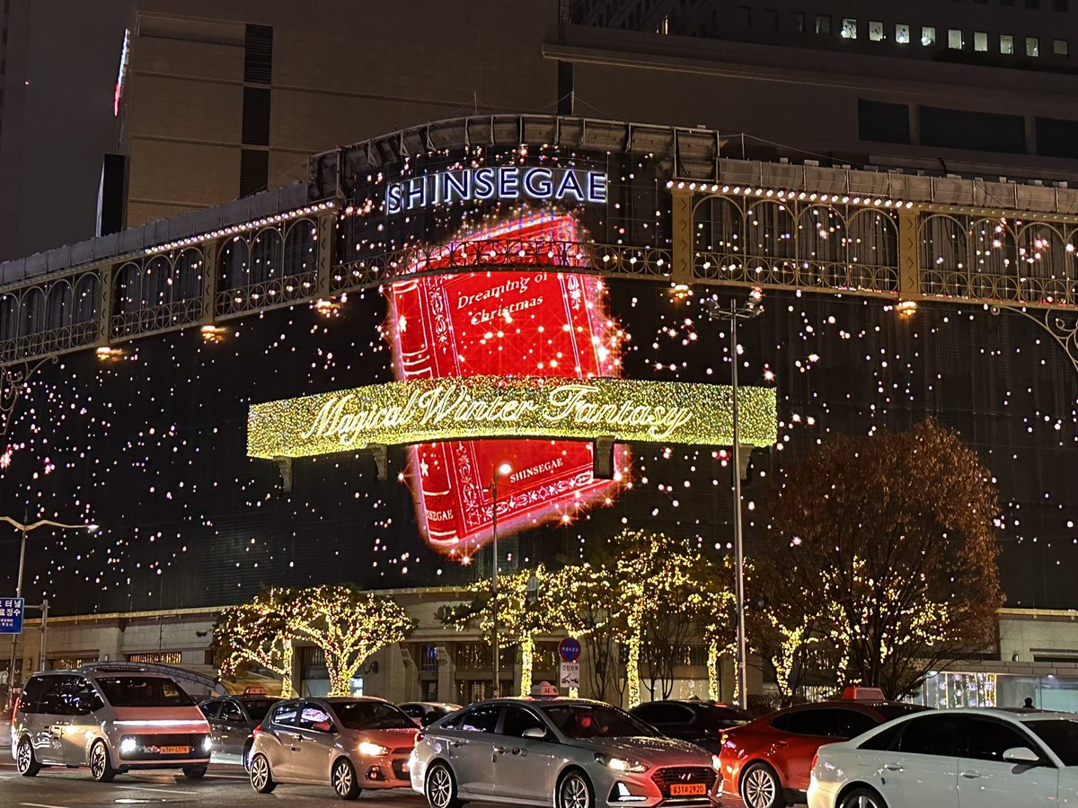 ggangzip's tweet photo. 겨울이 왔다🧣🎄🚂📚☃️🎅 https://t.co/LdlD2Oyu80
