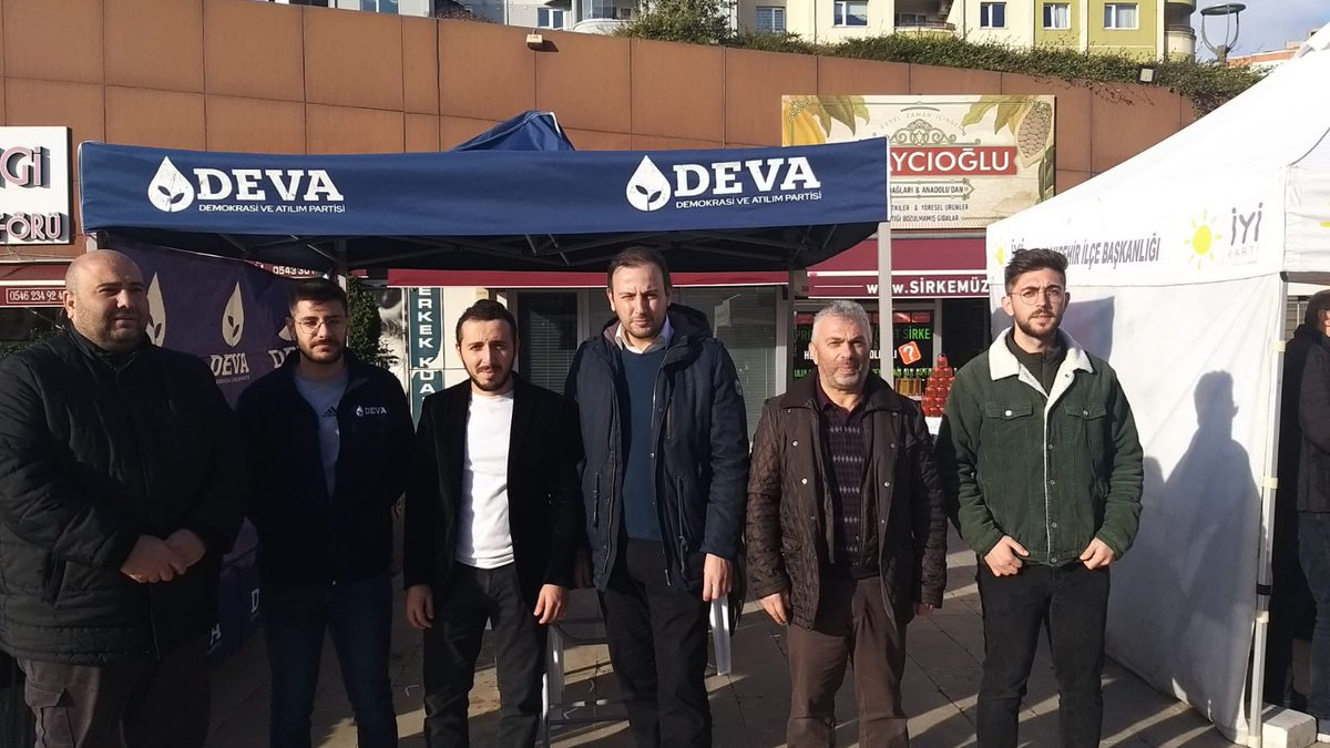 devabasaksehir's tweet photo. Başakşehir İlçe Başkanımız Sn.@fatihtplgl ve İlçe teşkilatı olarak başakpazarda ;
📌Deva torbalarımızı dağıttık
📌Üye çalışmalarında bulunduk
📌Halkımızın dertlerine deva olacak eylem planlarımızı anlattık
#OylarDEVAOlsun 

@alibabacan 
@fatihtplgl 
@drerhanerol 
@gencdevabasehir https://t.co/mCaAKc13aE