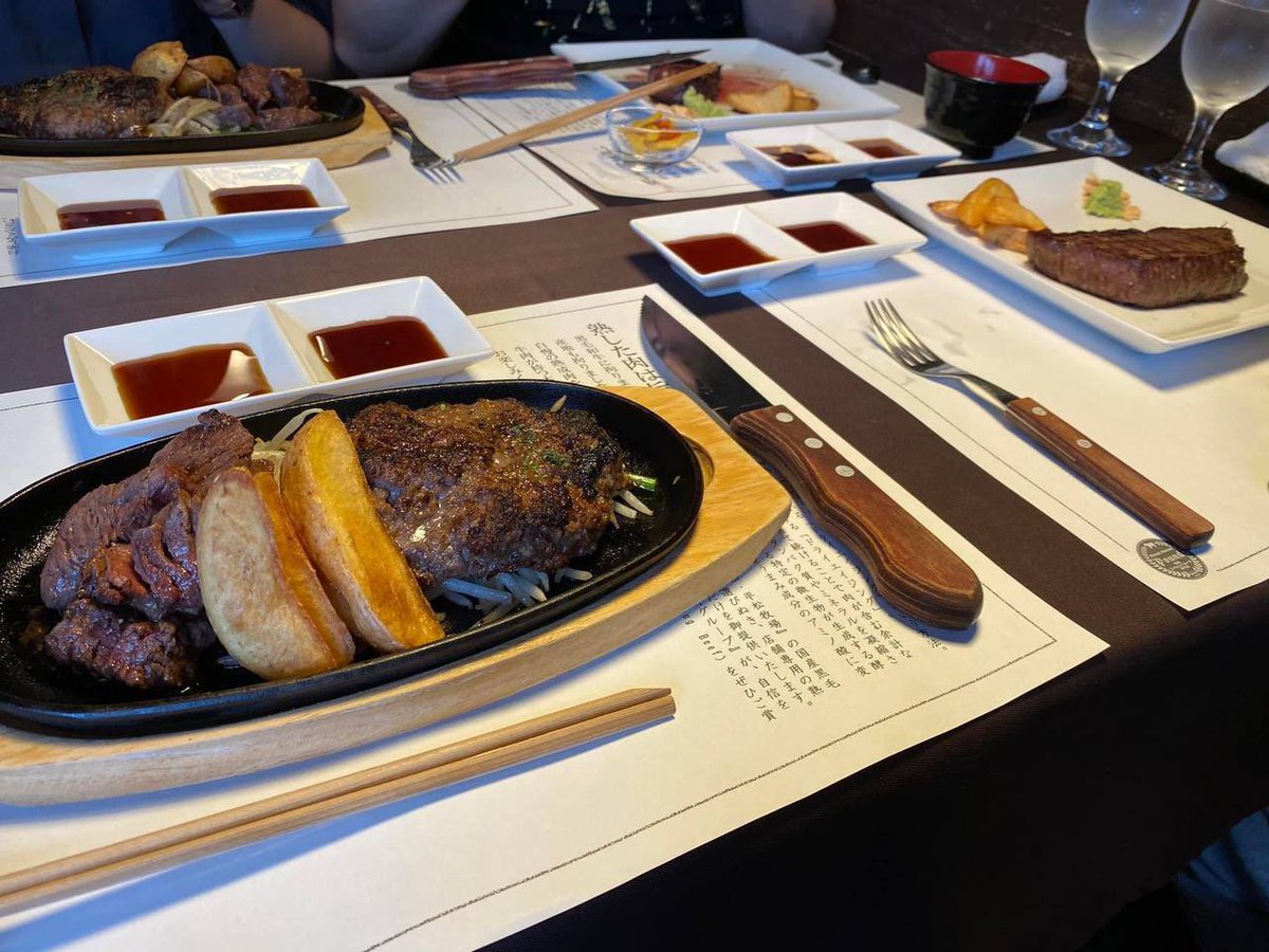 Shizu07475's tweet photo. 私と一緒に夕食を食べましょう 🥰🇯🇵
#たこ焼きはなだて
#お好み焼き鶴橋風月
#串かつ料理活
#大阪天満宮
#ステーキハウス听
#WorldCupQatar2022
#japan
#germany
#osaka
#Yoga https://t.co/XN2dRu2XKV