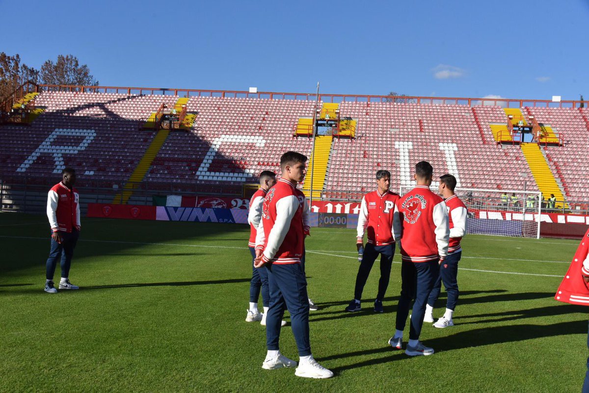 ACPerugiaCalcio's tweet photo. πΈ| Pitch inspection
#forzagrifo @Lega_B #SerieBKT #PerugiaGenoa #PERGEN #noisiamoperugia #FrankieGarage https://t.co/G9mRiWRL56