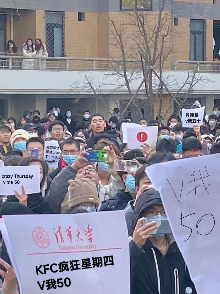 AgentMss's tweet photo. OMG, it impresses me a lot, students of Chinese top1 university, incredibly assemble together, declaring their desire for KFC crazy Thursday. what a cool action! 
#白纸革命 #清华大学 #Tsinghua #paperrevolution #China #KFC https://t.co/z1tf5zV9hp