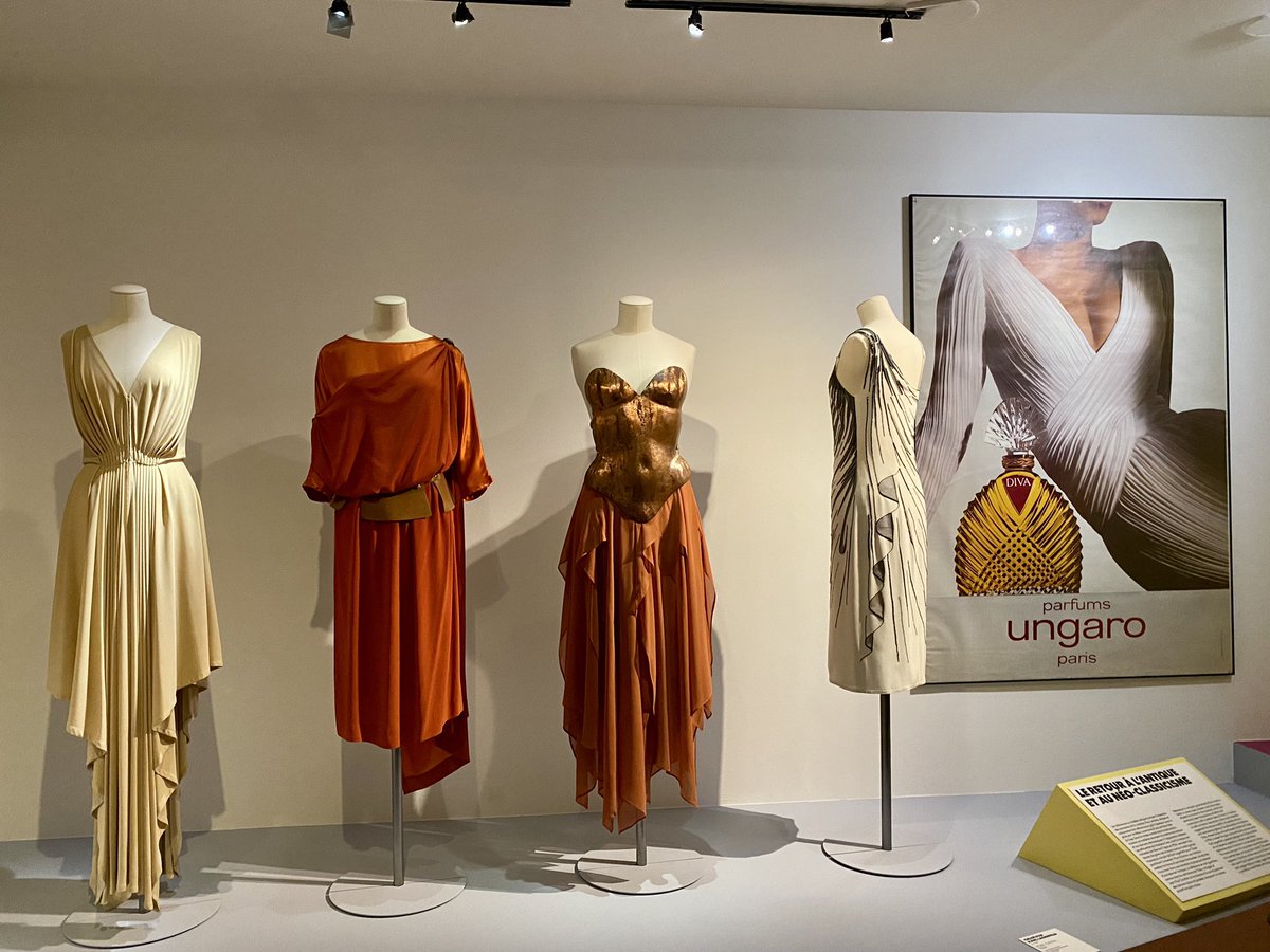 Guiguiii94's tweet photo. Avec #ExpoAnnées80, le @madparisfr entretient la nostalgie d’une période révolue et dresse le panorama de la création graphique, design et mode de cette décennie très libre et innovante.

De la « force tranquille » de Mitterrand aux célébrations du Bicentenaire, c’est joyeux ! https://t.co/SzVm21vqIk
