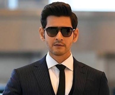 TOlMovies's tweet photo. Who's Looking Stylish In Cooler ?

   🔄#Rajinikanth        ❤️#MaheshBabu https://t.co/1MgRhVYwsb