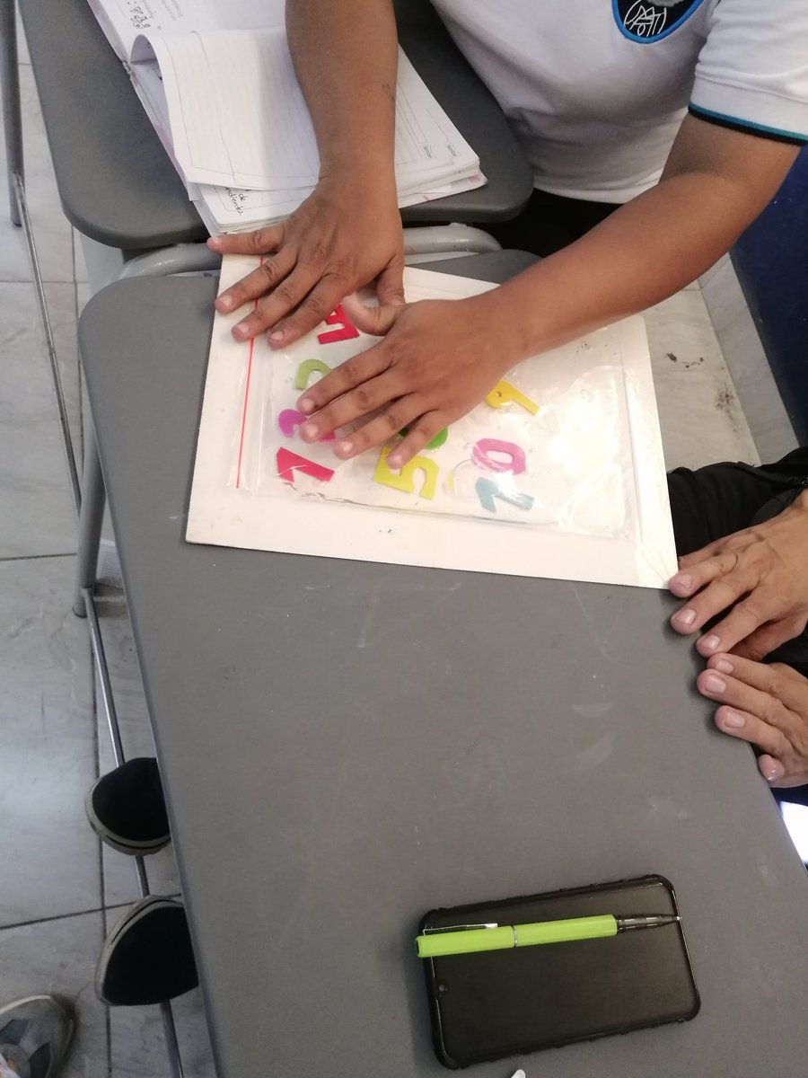 LuisaFernandaSa's tweet photo. Que mejor manera de conmemorar los #10AñosPTAColombia, que con la vivencia de una clase. Las Comunidades De Aprendizaje se han convertido en espacios de aprendizajes para maestros.  #Dabeiba #presente @agaviriau, @PTA_Colombia, @bonnylucia @omabe19 https://t.co/B9Z9y4xzQq