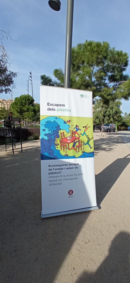 AccioClimaDIBA's tweet image. ♻️ Avui hem estat a la Gran Clariana de #Barcelona amb &apos;Escapem dels plàstics&apos; per conscienciar sobre l&apos;impacte de les microfibres en els ecosistemes marins. L&apos;activitat s&apos;ha emmarcat dins de l&apos;#EWWR i del #PactePerLaModaCircular, al qual estem adherits.