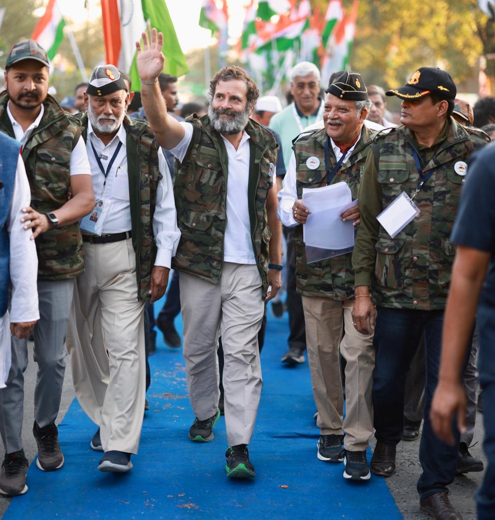 INCIndia's tweet photo. वतन के रखवाले 🇮🇳

#BharatJodoYatra https://t.co/B6ffNQcqgu