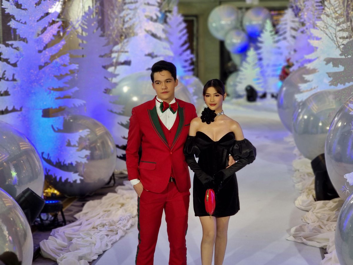 Former PBB teen housemates Rob Blackburn and Maxine Trinidad grace the white carpet. #StarMagicalChristmas #StarMagic30