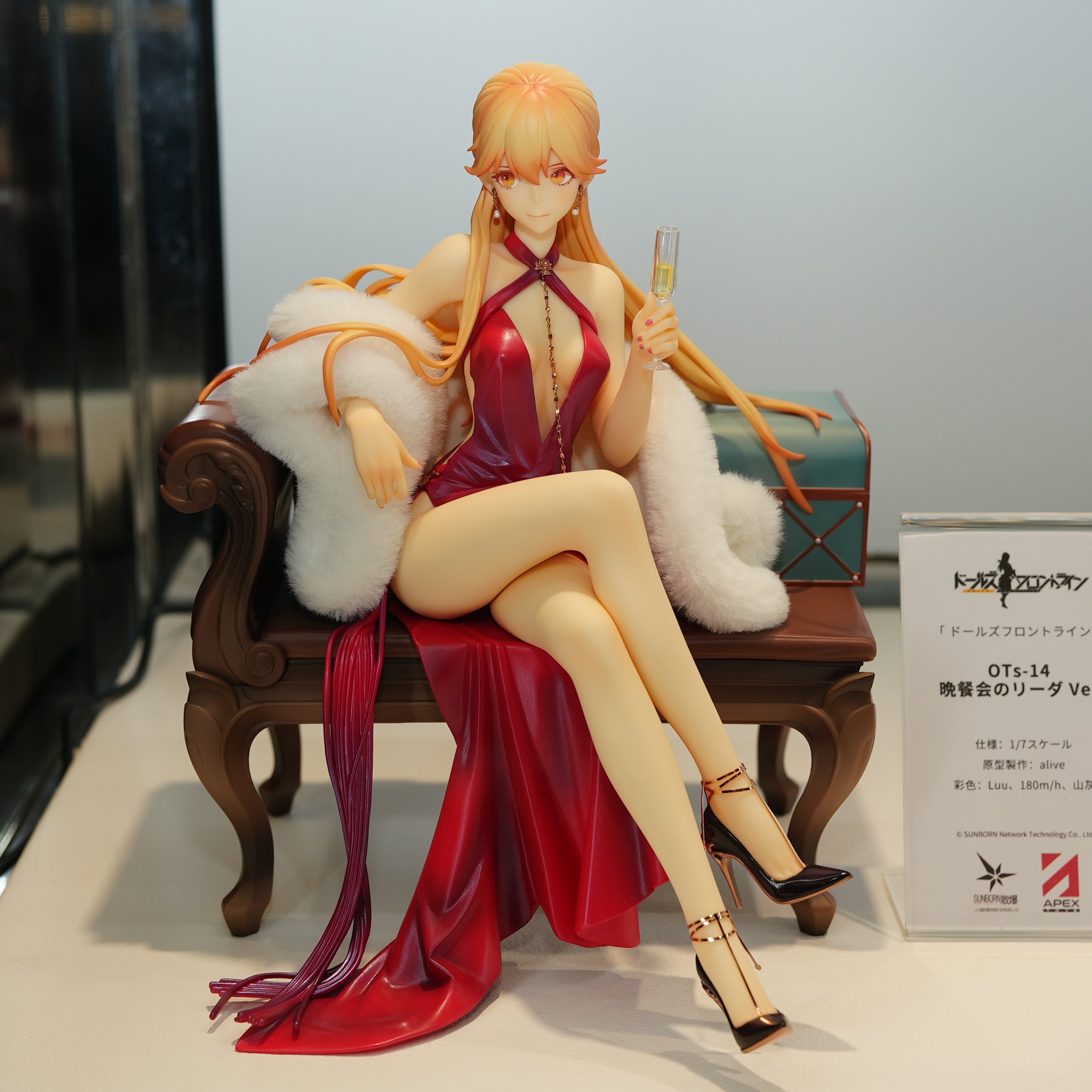 特価品 （未開封・特典つき OTs-14 晩餐会のリーダーVer ドールズ