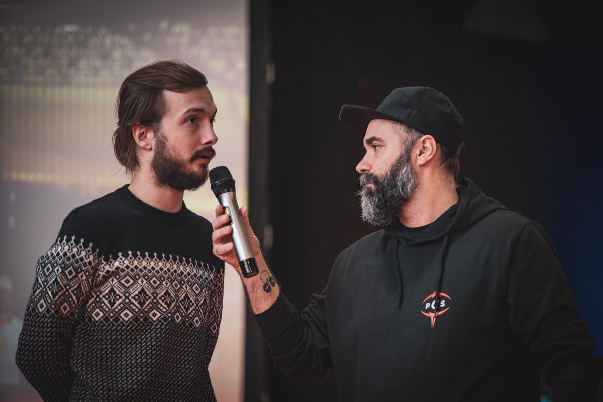 PCS_Original's tweet photo. 🔴| #ESGSPORTSTARCUP |⚫

La scène #TFT était en feu pour ce début de finale grâce à @FredZolf, @hug_konan et à un public de fou ! 🔥

Merci pour cette énergie ! 😎 https://t.co/Ak4ORby8XJ