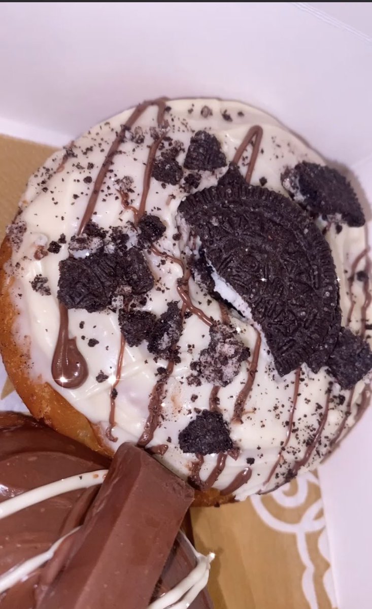 donutto_sd's tweet photo. White chocolate with oreo ❤️❤️ https://t.co/ooiSH2ZwHp