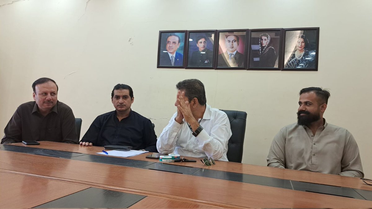 RashidKhaskhele's tweet photo. آج 27 نومبر کو پیپلز یوتھ آرگنائزیشن کراچی ڈویژن کی ایگزیکٹو باڈی کے اجلاس ہوا جس کا ایجنڈا 55 ویں یوم تاسیس تھا اجلاس پیپلز سیکرٹریٹ کرا��ی میں منعقد ہوا https://t.co/tq5RuGZ4YP