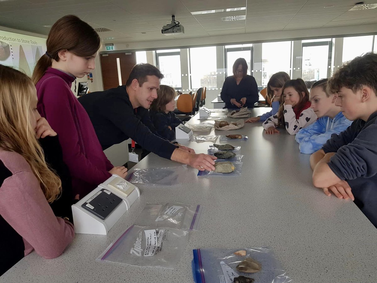 What a great November meeting! Big thank you to @JamesColeArch @BrightonUniGeo @uniofbrighton for a peek into university life, and an enthralling talk on human evolution and stone tools. Our members got the chance to meet some very distant ancestors!

#archaeologyforall