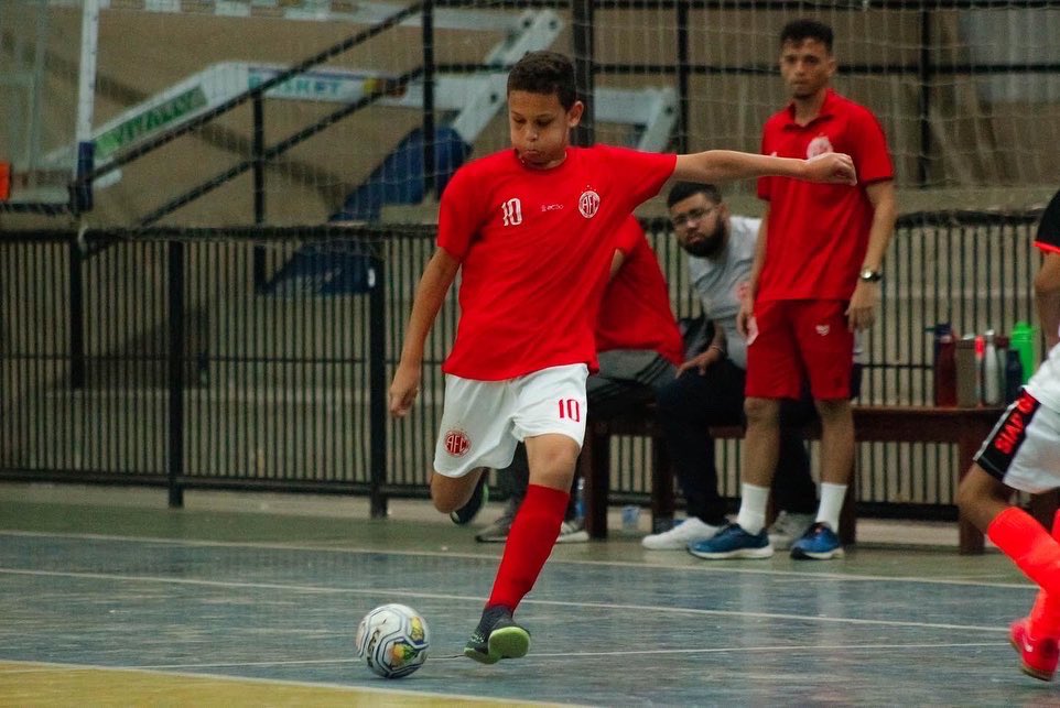 AmericaFCNatal's tweet photo. Na primeira participação em competições oficiais, a nossa equipe Sub-10 de futsal ficou com o vice-campeonato estadual da modalidade.

É só o começo do trabalho e 2023 está bem aí! 👊🏽

📸 Edmário Oliveira/América FC https://t.co/kH4xfcwBCr