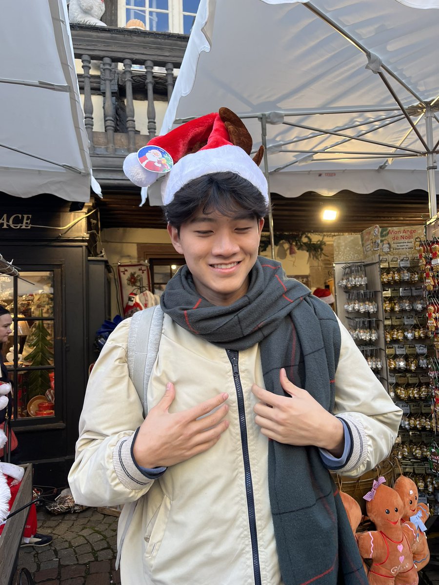 jaabves's tweet photo. Christmas so soon https://t.co/alpiq0269B