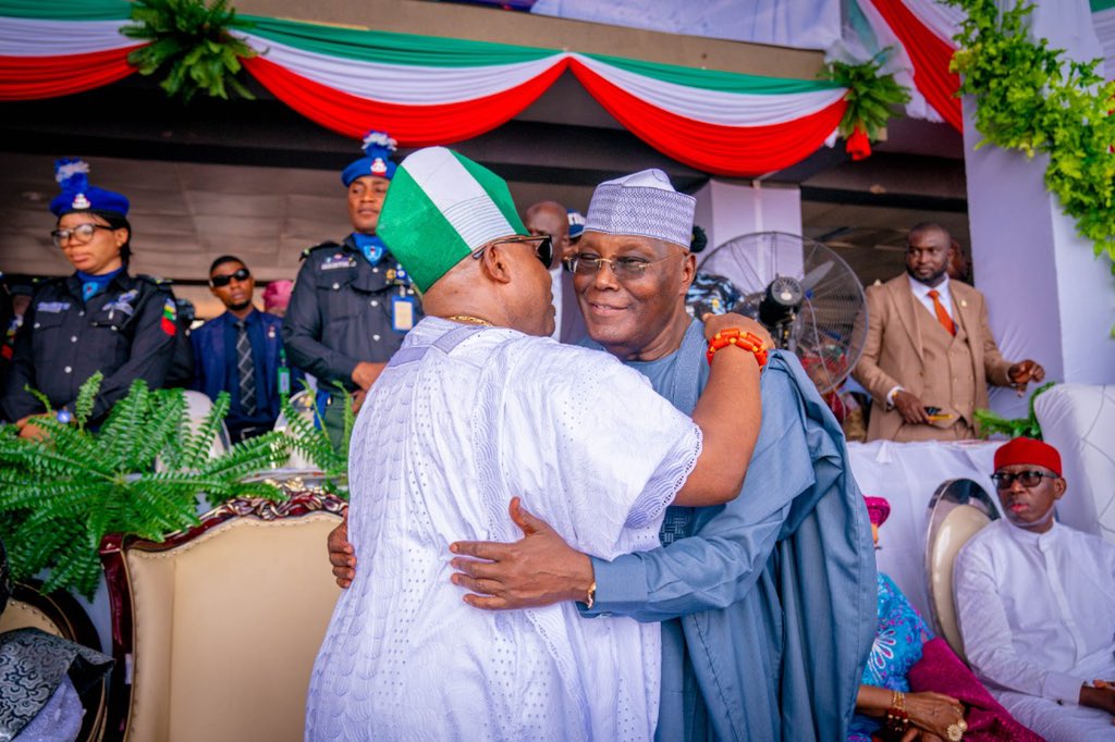 Rasheethe's tweet photo. The PDP Presidential candidate H.E Atiku Abubakar at the swearing-in ceremony of the Osun State governor-elect, Senator Ademola Adeleke.
#AdelekeInauguration #PDPVictory https://t.co/HEXzKTHjN8