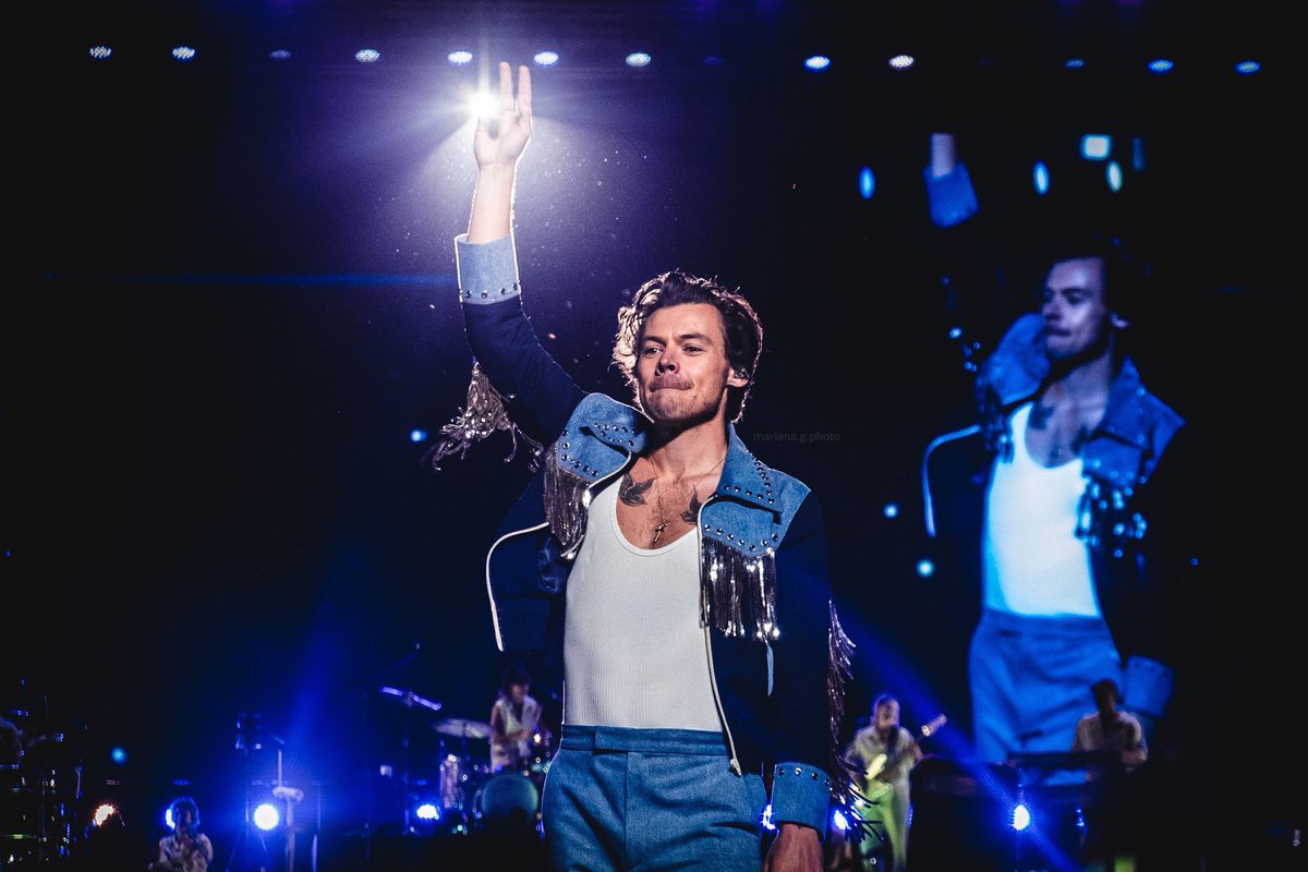 HLDTour's tweet photo. Harry Styles, live from Foro Sol. 
#LoveOnTourMexicoCity #Night2
11.25.22

📸: @marianagphoto https://t.co/s7e0lUnGHU
