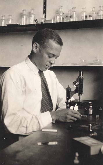 ProenzaColes's tweet photo. Ernest Just (b. 1883 in SC) was a biologist whose advances in cytology earned a National Research Council fellowship 1920-1931. Graduated Dartmouth 1907, PhD from University of Chicago 1916. He was the 1st American invited to conduct research at Berlin's Kaiser Wilhelm Institute. https://t.co/8aGWUZ7nES