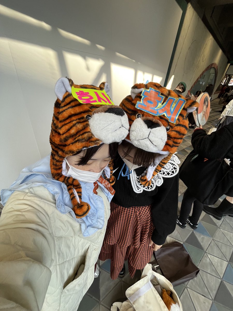 hoshigasukida's tweet photo. 11/27
今日アジュナイスの時にカメラ抜かれました🐯🧡💙
アンコー��前に抜かれなかったらもうないかと思��てたらまさかメンバーがいる時に😭
孫の孫まで自慢できそうです‼️
幸せをありがとう〜🫶

#SVT_WORLDTOUR_BETHESUN
#SEVENTEENinTOKYO
#BETHESUN_TOKYO
#BETHESUNwithSVT https://t.co/Z5qasXs7kv