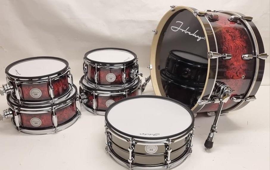 jobekydrums's tweet photo. Bubinga fade electronic kit with a black chrome electronic snare drum going to California USA #electricdrums #electronicdrums #edrums #drumkit #drumming #meshhead #quietdrumming #blackchromedrum #snaredrum https://t.co/2DRiQCqBZk