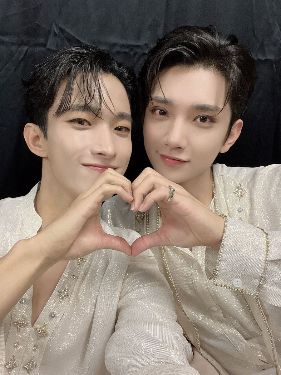 221127 DK Twitter Update with Joshua
*the heart 🥺*
 #JOSHUA #조슈아 #ホン・ジス #SEVENTEEN
#DK #DOKYEOM #이석민 #도겸