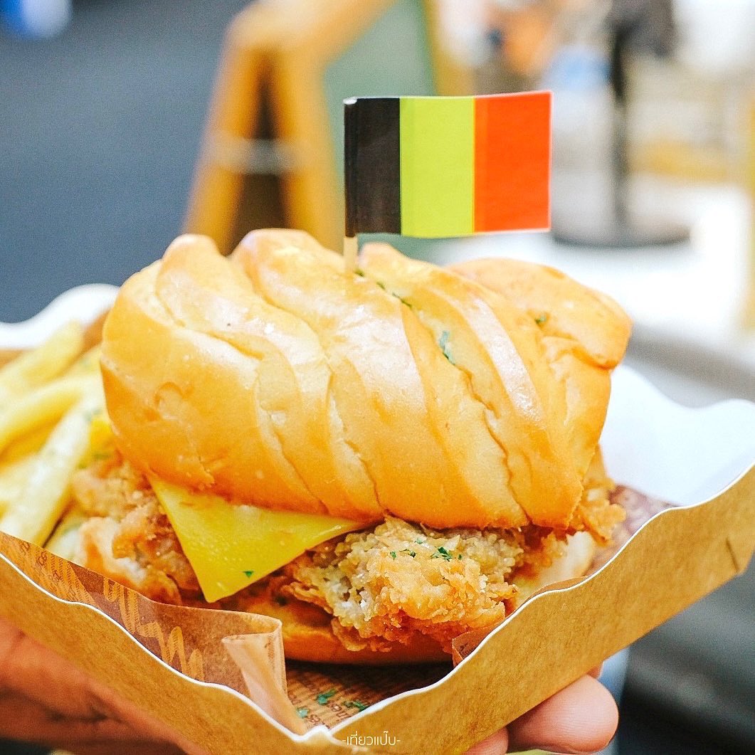 TEAWPAP's tweet photo. งาน The mall food expo คือปัง ร้านรวงเยอะมากกก ของกินคือเพียบบ  เบอเกอร์ BBQ มะแข่วน ยำ ดอง ก๋วยเตี๋ยว อาหารอินเดีย อาหารไทย ขนม เบอเกอรี่ 🍴🍜 
#รีวิวของกิน #อร่อยบอกต่อ @aroii https://t.co/0OJHQUflzb