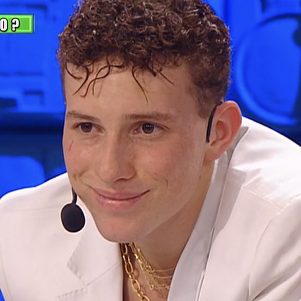 Dany03__'s tweet photo. Wax che ammira la sua prossima conquista: #amici22 https://t.co/mxg3DMNZTa