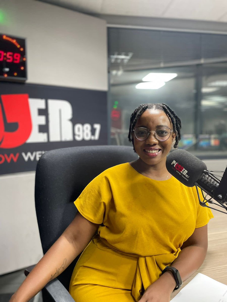 TshegoMoagi_'s tweet photo. Good evening 😁, it’s that time again for #POWERLife on this beautiful Sunday evening. 

What’s on your mind tonight? Share with us on 0861 987 000 or send us a WhatsApp voicenote on 083 303 7093 

Looking forward to interacting with you 😃@Powerfm987 https://t.co/fjB6VOlVD5