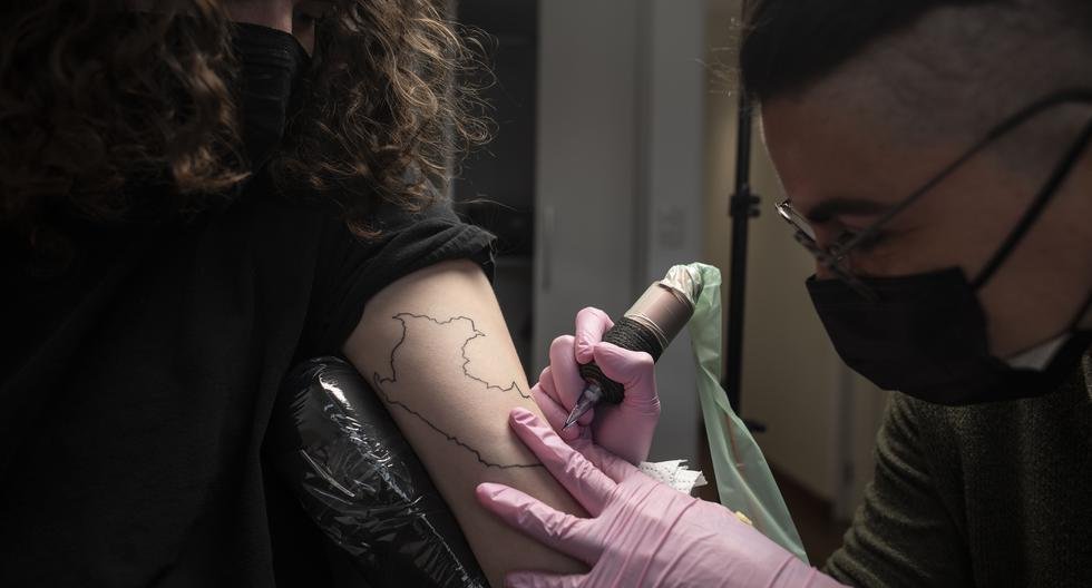 sin_paltas_'s tweet photo. Tatuatón: Una buena manera de atreverse y apoyar con la noble causa 😉🎗️
Con el objetivo de recolectar fondos para campañas de despistaje de cáncer de mama y más, Lazo Rosado Perú y Latam Tattoo estarán organizando un 'Tatuatón', del cual podrás participar hasta hoy. Aprovecha 🫶 https://t.co/mRr3Ikf6Ge