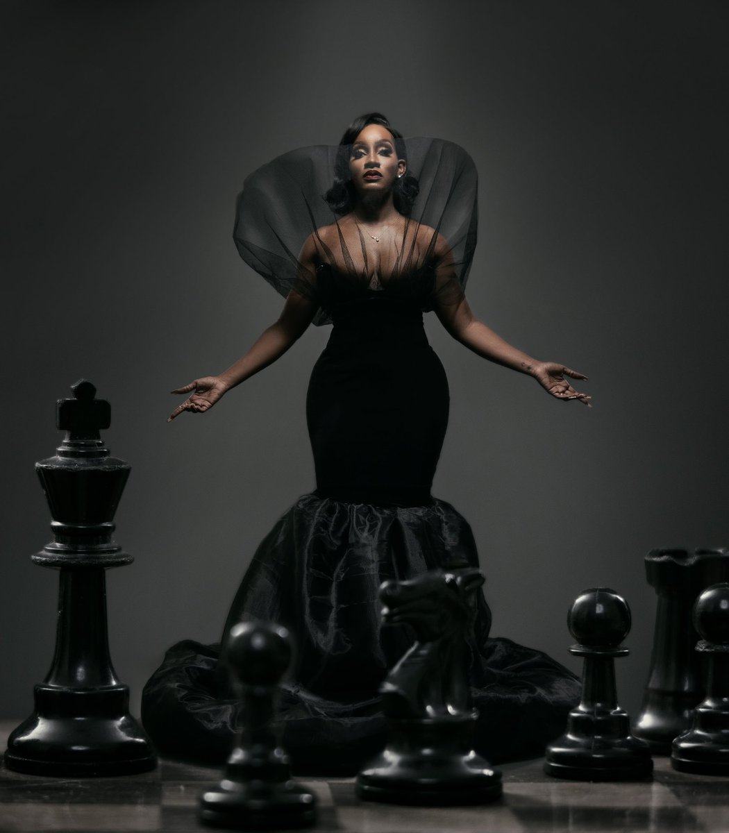 TanaaniaTracey's tweet photo. Checkmate. ♟️ #HappyBirthdayToMe https://t.co/ARo1OFFtuh