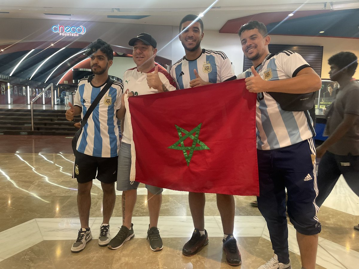 bdr_FRMF's tweet image. Les argentins sont devenus fans des marocains que ils demandent d’échanger les maillots #MARBEL #BELMAR #WorldcupQatar2022 #Qatar2022  #FIFAWorldCup  @TFT_Morocco  @lnstantFoot  @ActuFootMaroc  @ActuFoot_