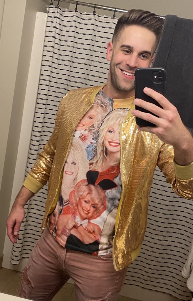BradyMalloryTV's tweet photo. I beg your Parton, but what else would one wear to a #DollyDisco? π€ https://t.co/KVZFvdWEGL