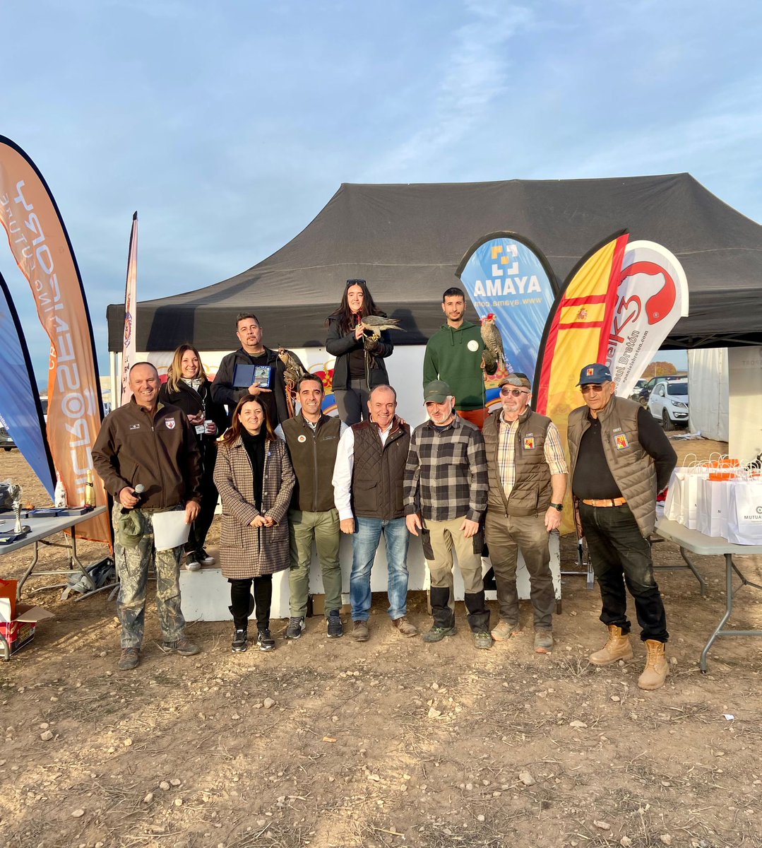 💁‍♀️ Nuestra nueva campeona de Altanería a Paloma, Alba López (Aragón), tiene 19 años y es la primera mujer en ganar cualquier modalidad de un Campeonato de España de Cetrería. ¡Qué magnifica noticia!

#LaCazaEsFuturo #MujeresCazadoras