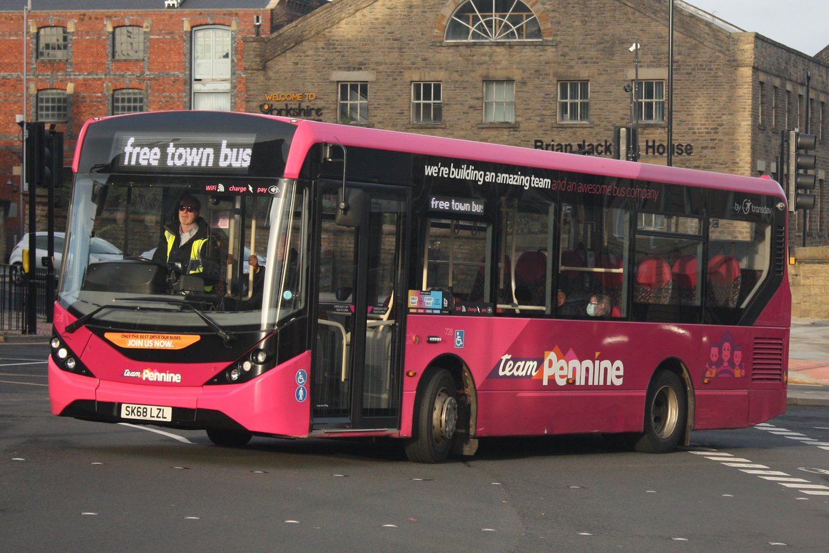 Sykey32's tweet photo. A few photos taken in Huddersfield on 26/11/22 https://t.co/JFnf9WqcOm