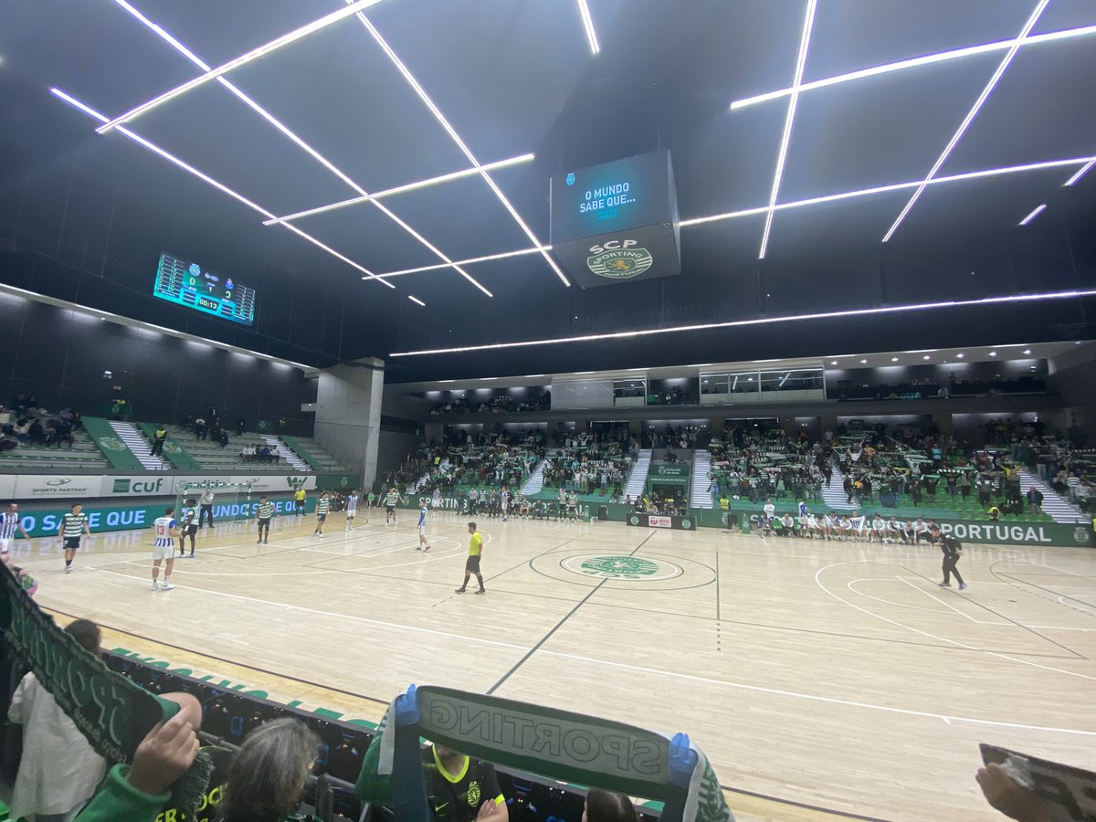 J_GdC_'s tweet photo. Continua o #DiaDeSporting agora com a nossa Equipa de #AndebolSCP ! Somos Leões! Somos o #SportingCP ! 🟢⚪️ https://t.co/6oT7CRIgni