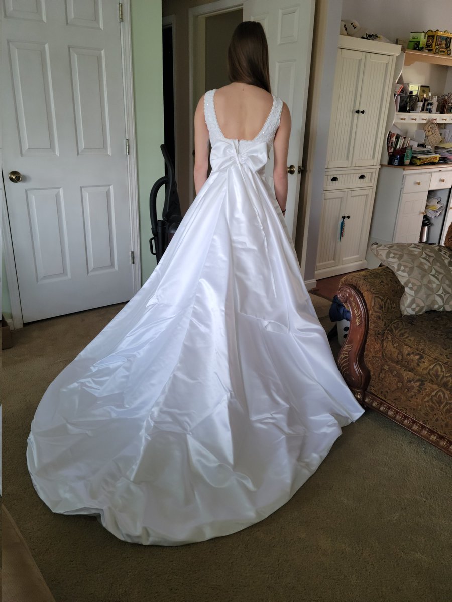 amysue45's tweet photo. Had my baby girl, who is getting married next year, try on my wedding dress. Hasn't been seen in 25 years. #mommasweddingdress https://t.co/80gBAOcr0w