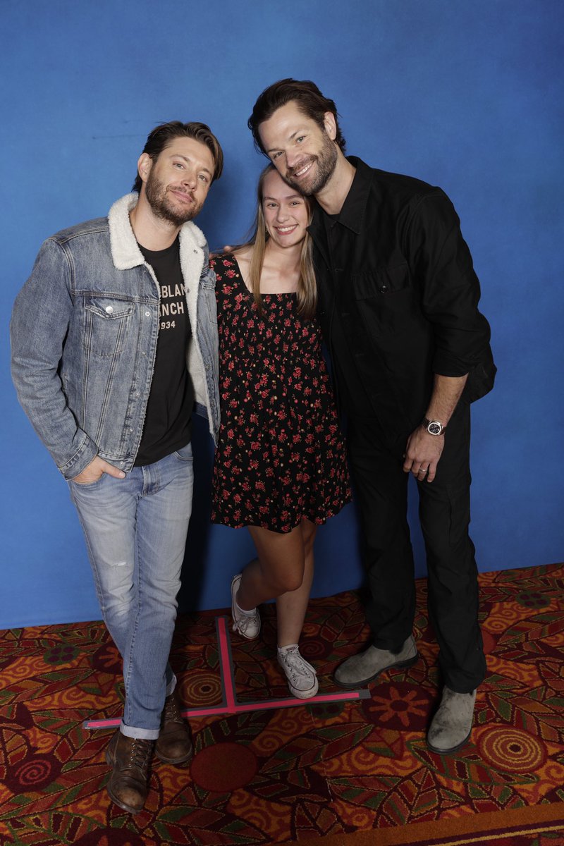 deansfishtaco's tweet photo. happy #jpegday #spnphoenix 🤩 https://t.co/OMDwIzS7fw