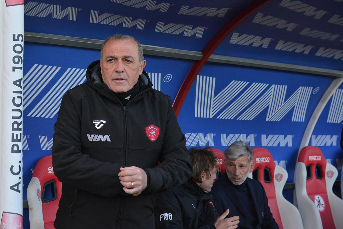 ACPerugiaCalcio's tweet photo. ποΈ| SALA STAMPA
#PerugiaGenoa, post gara con mister #Castori
https://t.co/7lcpZAA5x1
#forzagrifo @Lega_B #SerieBKT #PERGEN #noisiamoperugia https://t.co/W2OiDKEbaw