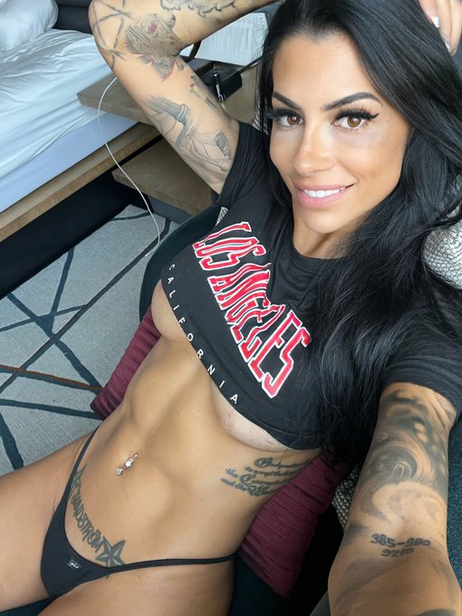 What makes you smile? https://t.co/uDdbNLYpC5 https://t.co/tTQ3LQ6v36