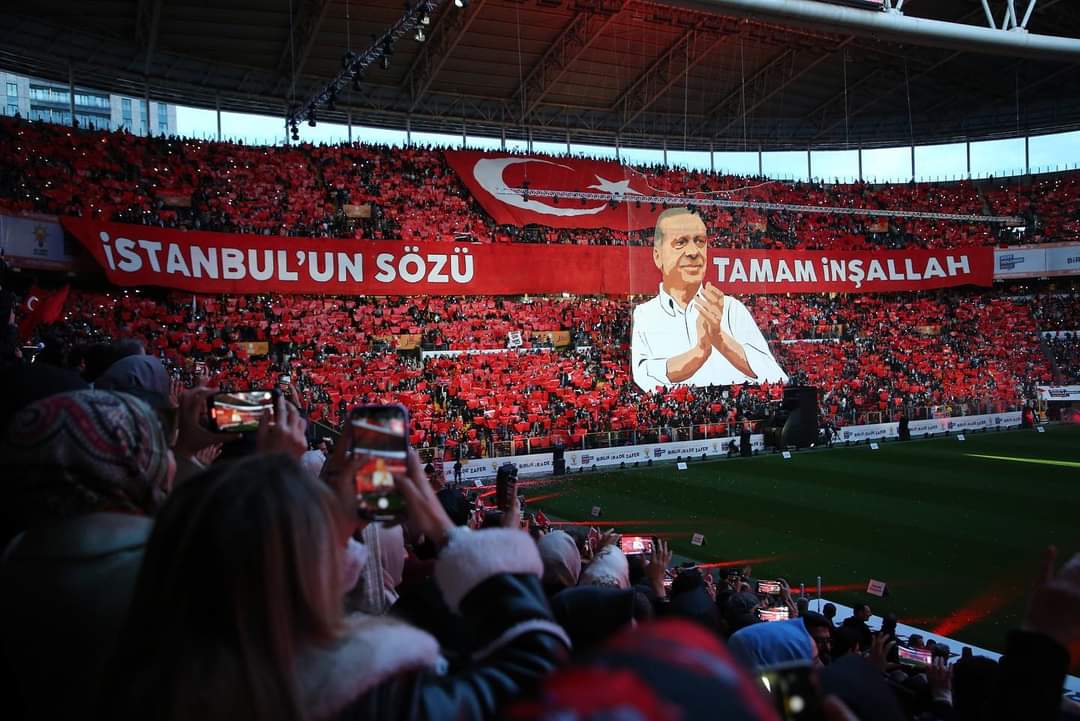 ozayka24's tweet photo. 🇹🇷İstanbul yine muhteşemdin... 

Beraber yürüdük biz bu yollarda.. 
Yine 2023  yolunda biriz ve  beraberiz...

                🇹🇷🇹🇷🇹🇷
#RecepTayyipErdogan 
#2023YolundaBiriz https://t.co/bSN6nHpND3