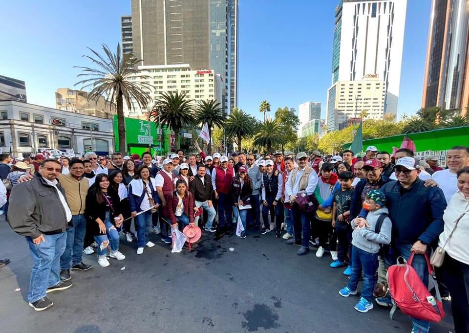 Luis_Villamayor's tweet photo. #Marchando y #Luchando por la transformación del país. ¡Es un honor estar con Obrador!
Como siempre desde los inicios de AMLO
𝐉𝐀𝐕𝐈𝐄𝐑 𝐌𝐀𝐘 junto con El
𝐕𝐚𝐦𝐨𝐬 𝐯𝐚𝐦𝐨𝐬✔️✔️👉🏽🚆
𝐄𝐬𝐭𝐨𝐲𝐂𝐨𝐧𝐌𝐚𝐲👍🏽
𝐄𝐥 𝐭𝐫𝐞𝐧 𝐧𝐨𝐬 𝐮𝐧𝐞🚂 https://t.co/EboSzEl86h