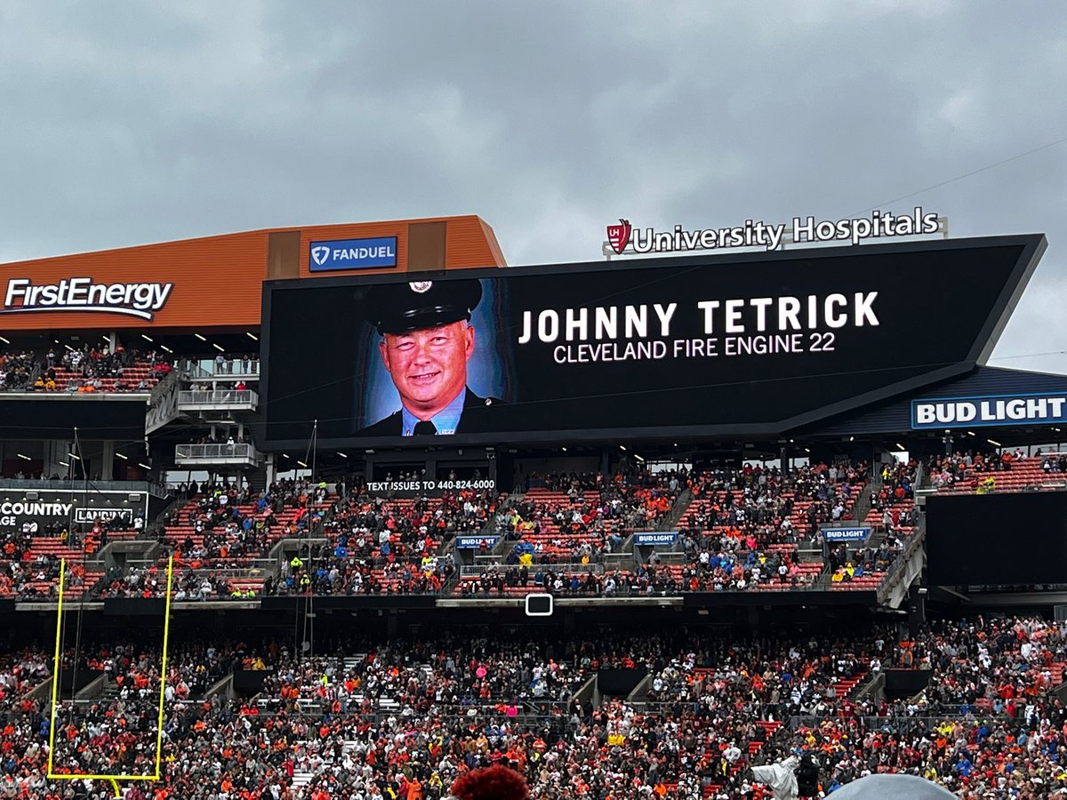 Cleveland_FFs's tweet photo. Simply amazing! 
Thank you @ClevelandBrowns @ClevelandCavaliers @Browns @cavs 
Thank you for honoring our brother Johnny! We love our city!
 #Tetrick https://t.co/S00EAc3kf4