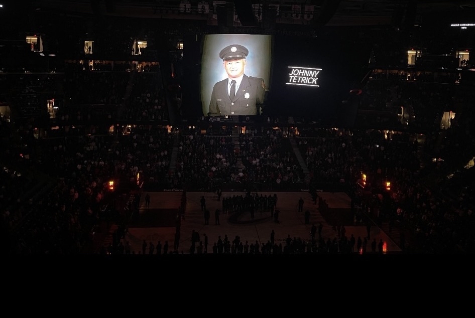 Cleveland_FFs's tweet photo. Simply amazing! 
Thank you @ClevelandBrowns @ClevelandCavaliers @Browns @cavs 
Thank you for honoring our brother Johnny! We love our city!
 #Tetrick https://t.co/S00EAc3kf4