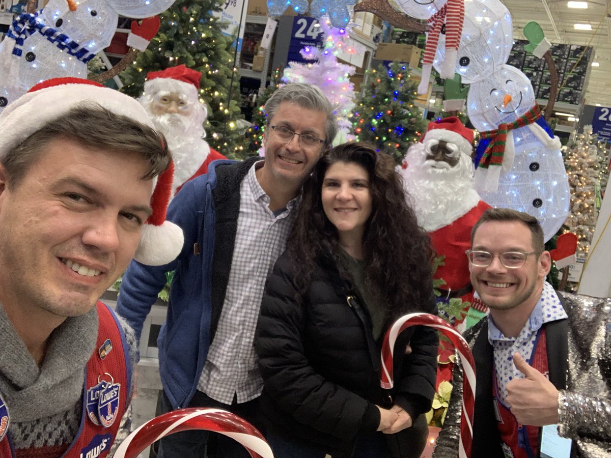 _Whitford_Mike's tweet photo. Customers from Australia wanted to take a selfie with the #funstore @Lowes 🥳📸🇦🇺 #allin #servantleads @BlueBoxR1 @1290Lowes @JonesNormajo @dlschroder @KoPrueng @bcscott33 @BellAnyae @ShuellWilliam @BenitoKomadina @JoeMcFarland_ https://t.co/zb86tpUfnR