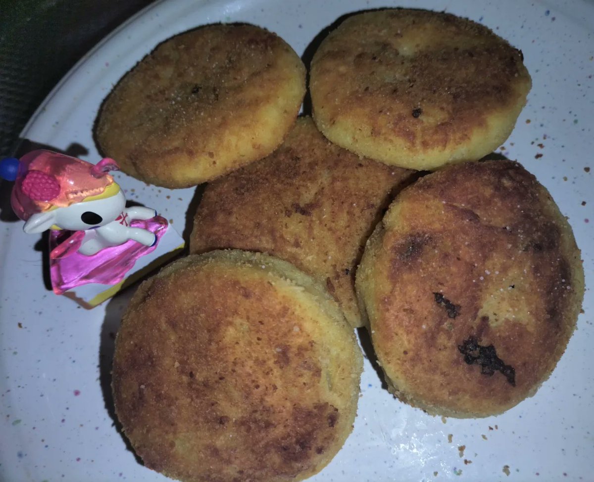 Sampfan's tweet photo. pastelle di patate ispirate (l'impasto di pure di patate) da Gordon Ramsay #nondimeno (filling cipolla, salvia, carne roba rimasta frigo che non sono uscita oggi) #dasposare 🥸✨(dopo questi si fa la pasta e scongela il pesto #faidame e gnammme) https://t.co/1n0h0OIsmf