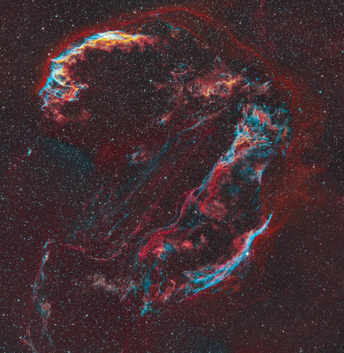 #veilnebula
#Astrophotography 
#astronomy #williamopticsgt71 #antlia3nmfilters 
23 hours 55 minutes HSO integration of a 4 panel mosaic using WOGT71 at 336fl. Best I can do as I am learning the mosaic process.
Have a great week!!
