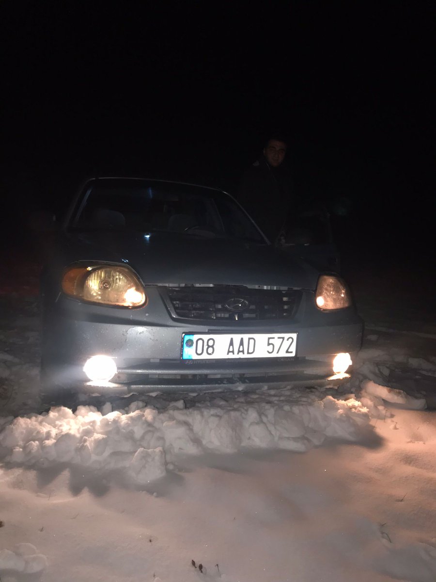 taskin008's tweet photo. Karaköy kışla yolu trafiğe açılmıştır 😅 @m_akifylmz https://t.co/IXcLxWr206
