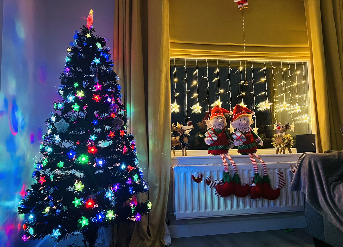 Mi_chellePerrie's tweet photo. Christmas time has arrived in our house 🎄 https://t.co/avqcUo67KN