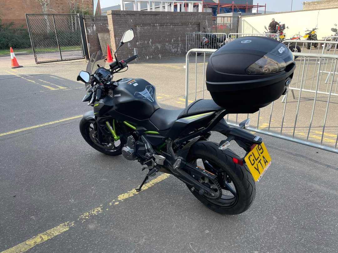 🚨STOLEN🚨

Taken from Pease Pottage around 14:30 on Sunday 27/11.

KAWASAKI Z650 
REG: GL19 YTA

It’s green and black with a small top box, windshield, heated grips and a quad lock.

Any information please get in touch ASAP 🙏